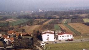 Posnetek iz zraka - olska zgradba v ravnici Prekmurja